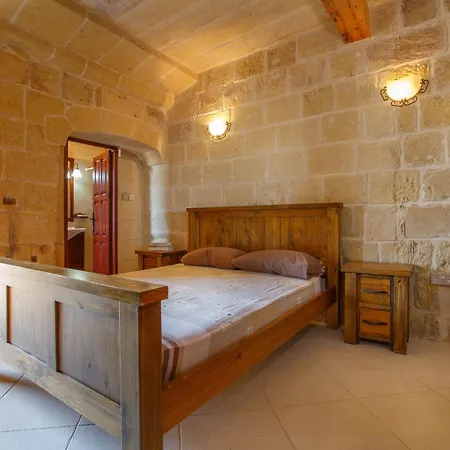 5 Bedroom Farmhouse With Private Pool Nyaraló
