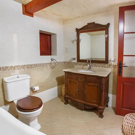 Nyaraló 5 Bedroom Farmhouse With Private Pool *