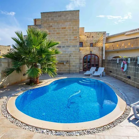 5 Bedroom Farmhouse With Private Pool *