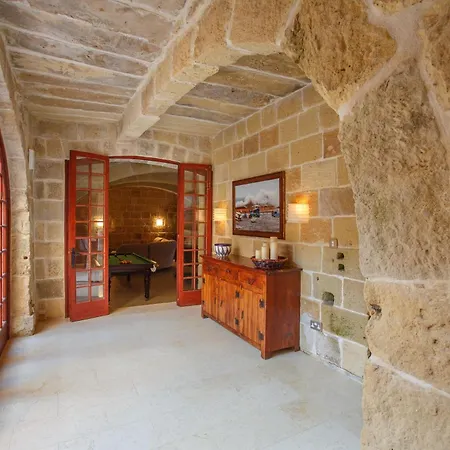5 Bedroom Farmhouse With Private Pool Nyaraló