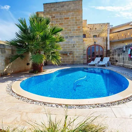 5 Bedroom Farmhouse With Private Pool *