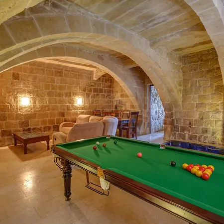 5 Bedroom Farmhouse With Private Pool 가르브