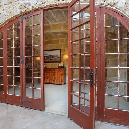 5 Bedroom Farmhouse With Private Pool