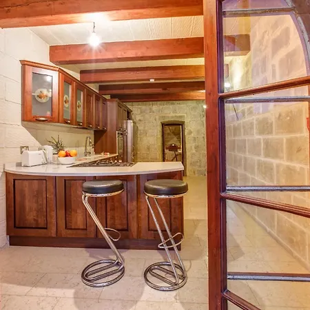 5 Bedroom Farmhouse With Private Pool Prázdninový dům *
