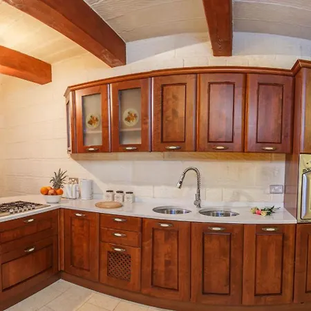 5 Bedroom Farmhouse With Private Pool
