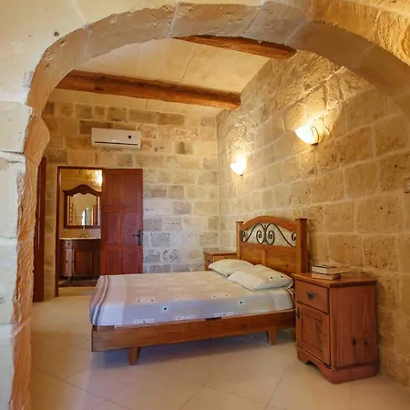 Prázdninový dům 5 Bedroom Farmhouse With Private Pool